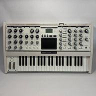 Moog Minimoog Voyager Performer Edition Select Series White with Soft Case