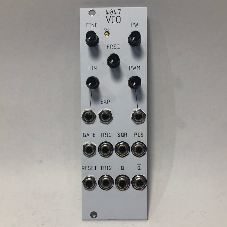 Isaac Beers 4047VCO Gatetable Oscillator