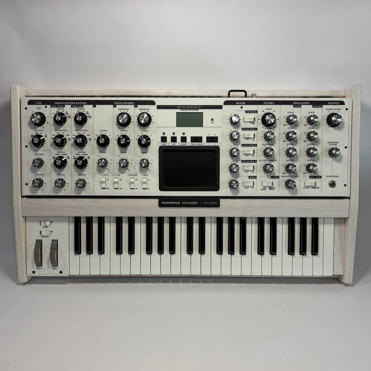 Moog Minimoog Voyager Performer Edition Select Series White with Soft Case