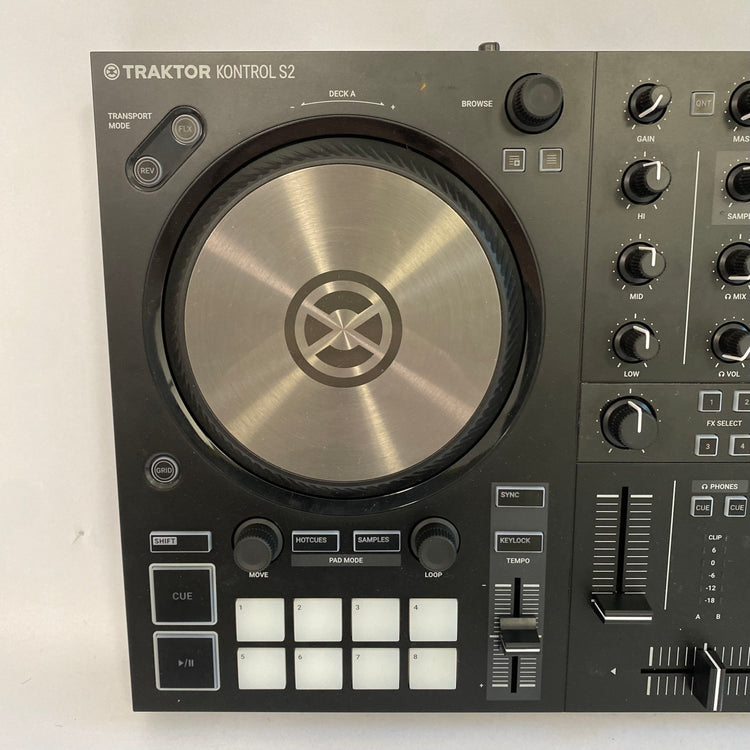 Native Instruments Traktor Kontrol S2 MK3 with Decksaver Lid