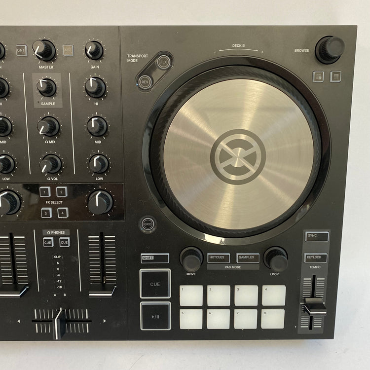 Native Instruments Traktor Kontrol S2 MK3 with Decksaver Lid