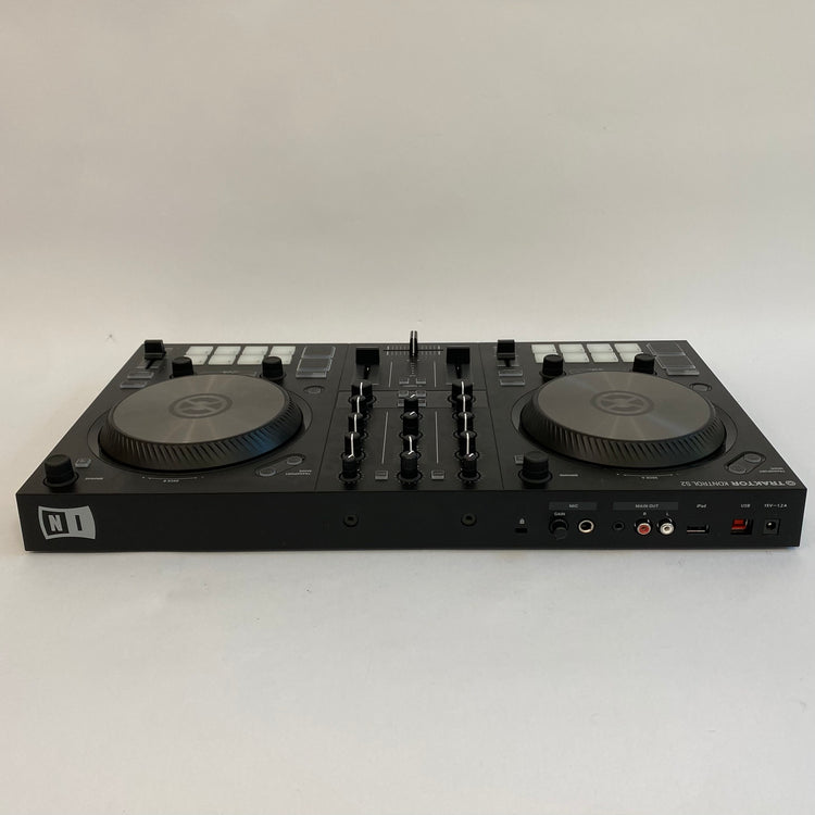 Native Instruments Traktor Kontrol S2 MK3 with Decksaver Lid