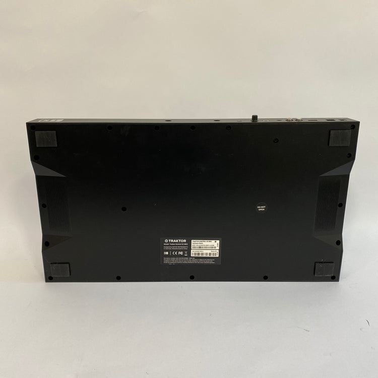 Native Instruments Traktor Kontrol S2 MK3 with Decksaver Lid