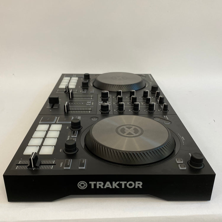Native Instruments Traktor Kontrol S2 MK3 with Decksaver Lid