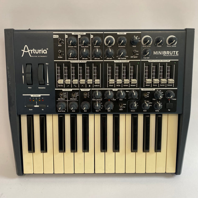 Arturia MiniBrute - 25-key Synthesizer