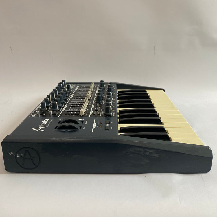 Arturia MiniBrute - 25-key Synthesizer