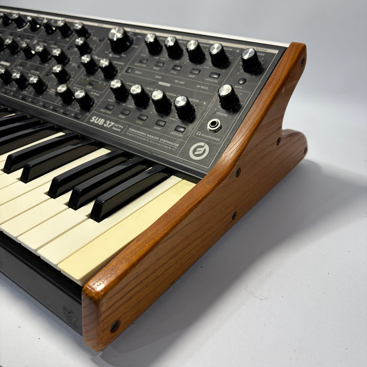 Moog Sub 37