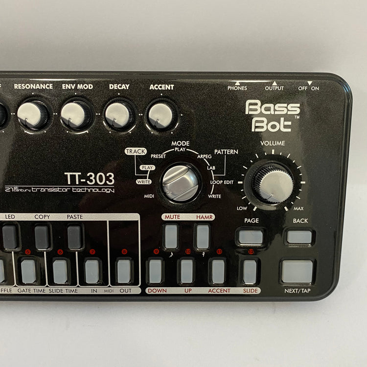 Cyclone Analogic Bass Bot TT-303 V2 with Case and Decksaver