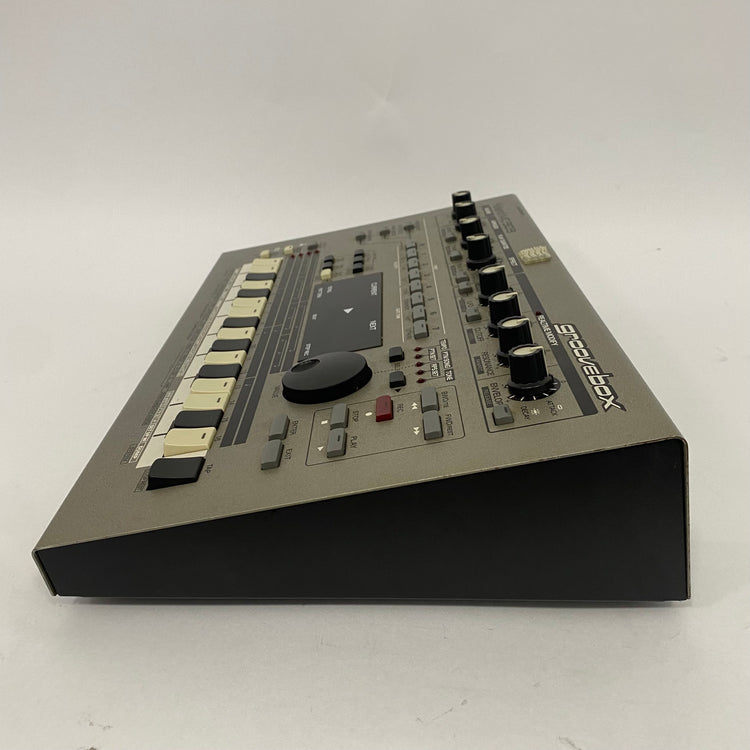 Roland MC-303 Groovebox