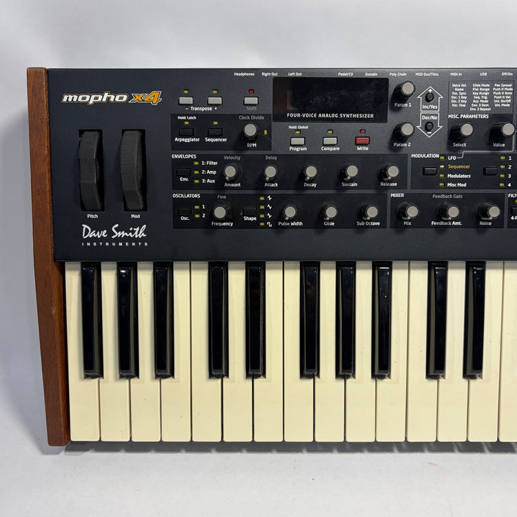 Dave Smith Instruments Mopho x4