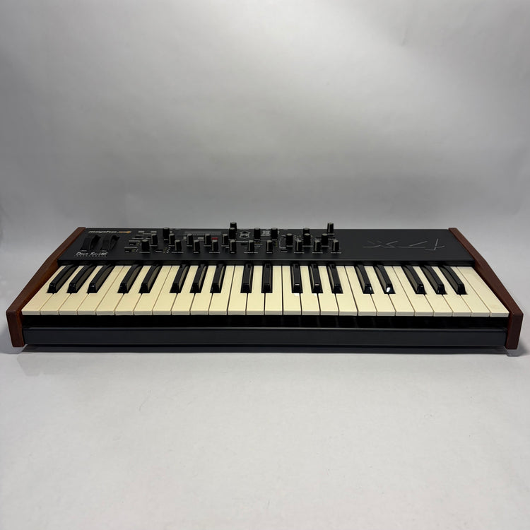Dave Smith Instruments Mopho x4