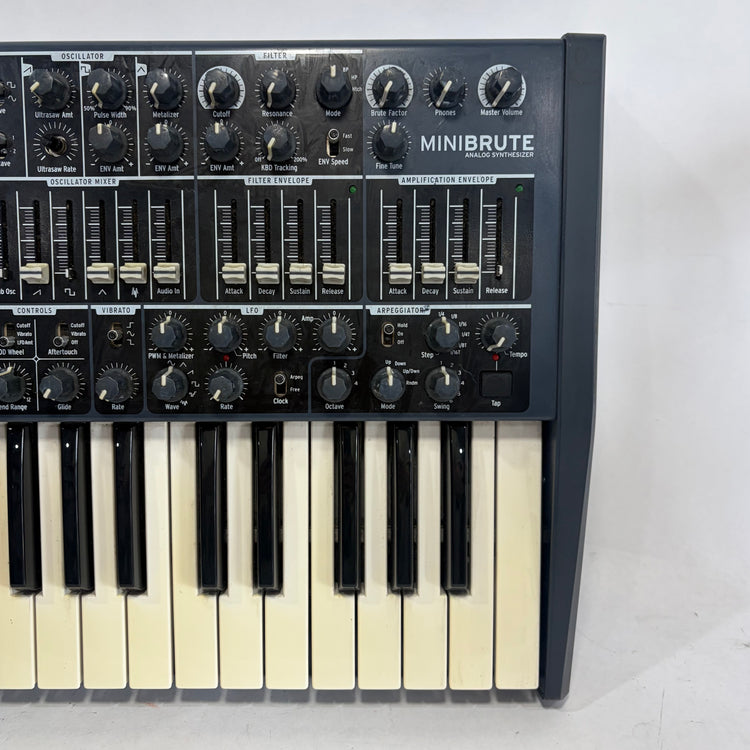 Arturia MiniBrute
