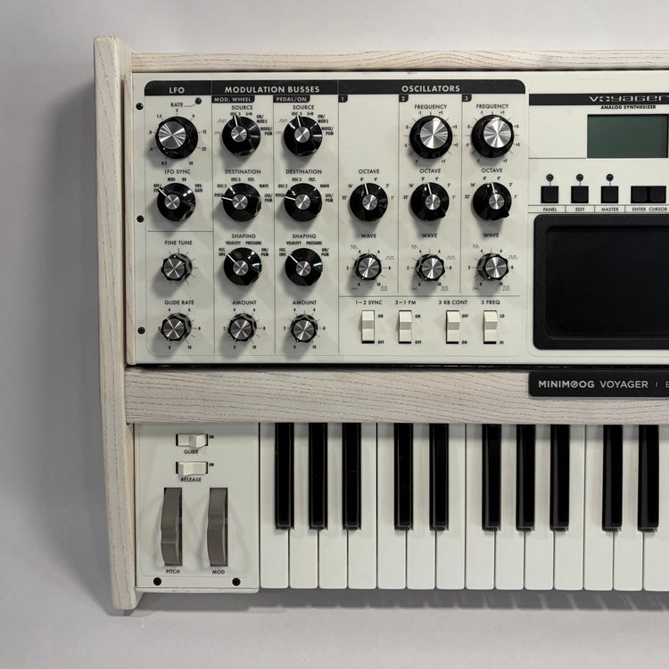 Moog Minimoog Voyager Performer Edition Select Series White with Soft Case