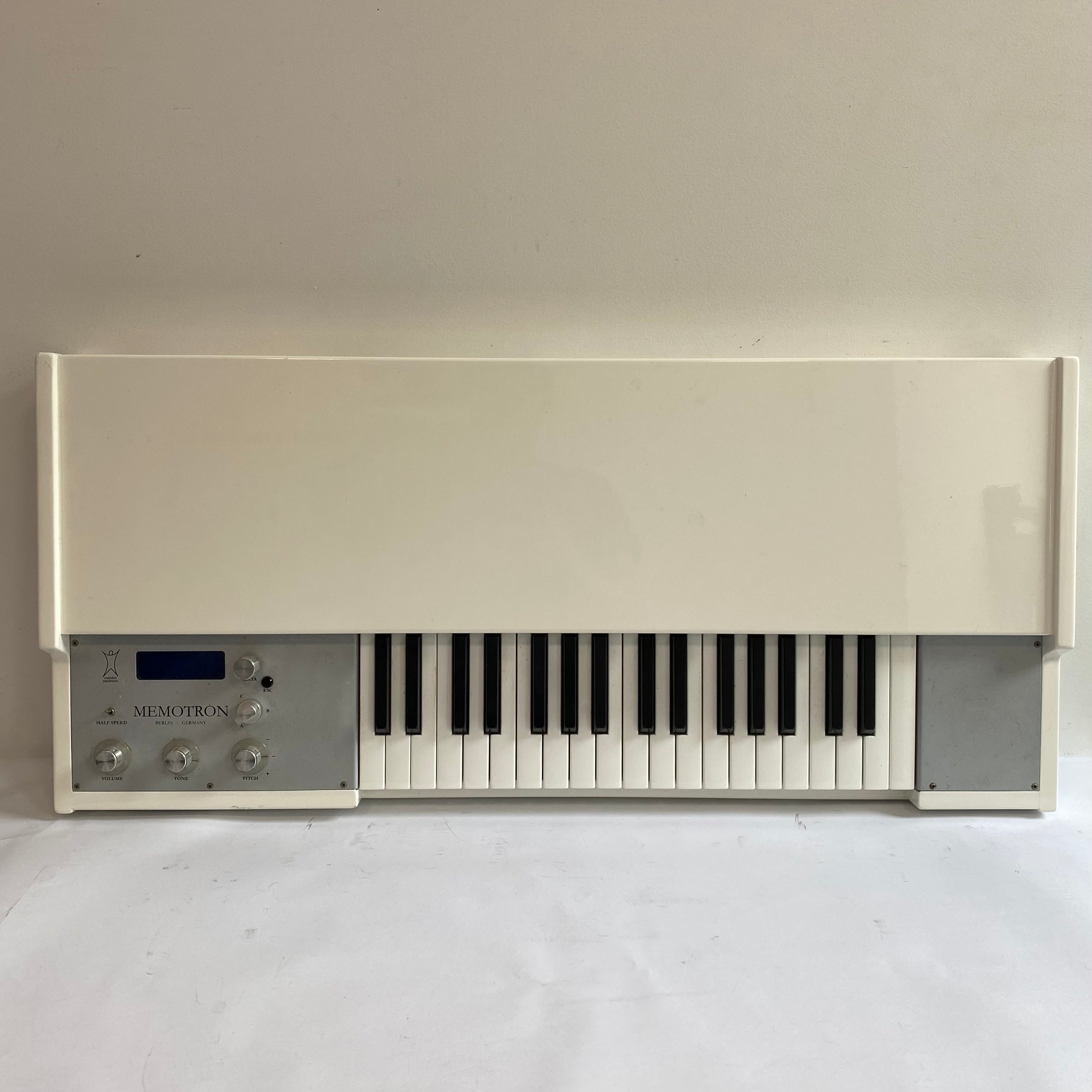 Manikin Electronic Memotron