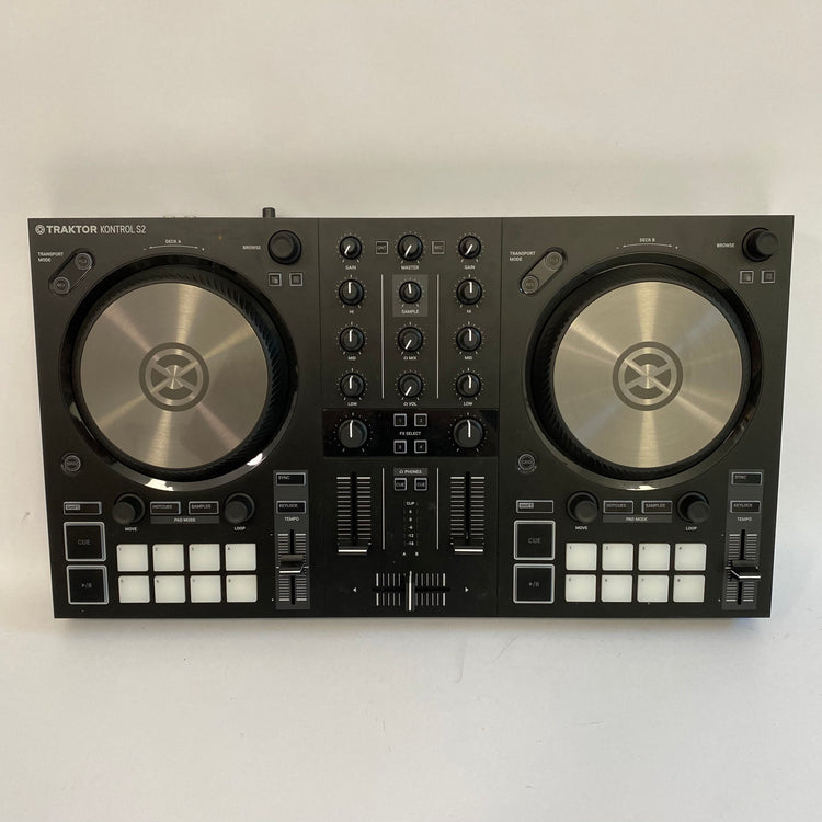 Native Instruments Traktor Kontrol S2 MK3 with Decksaver Lid