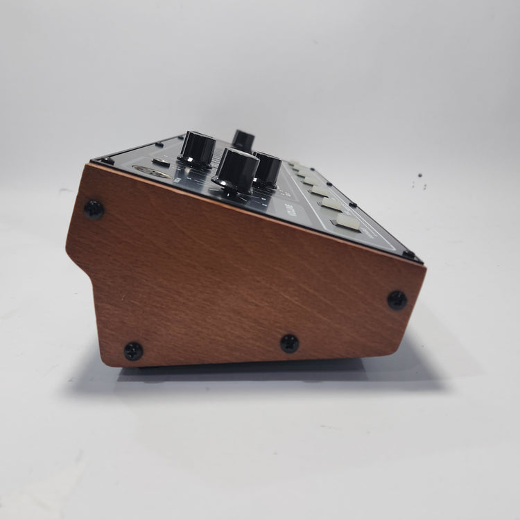 Behringer Toro