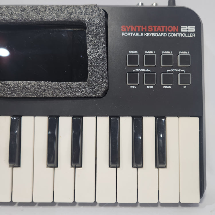 Akai Synth Station 25 and iPod Touch