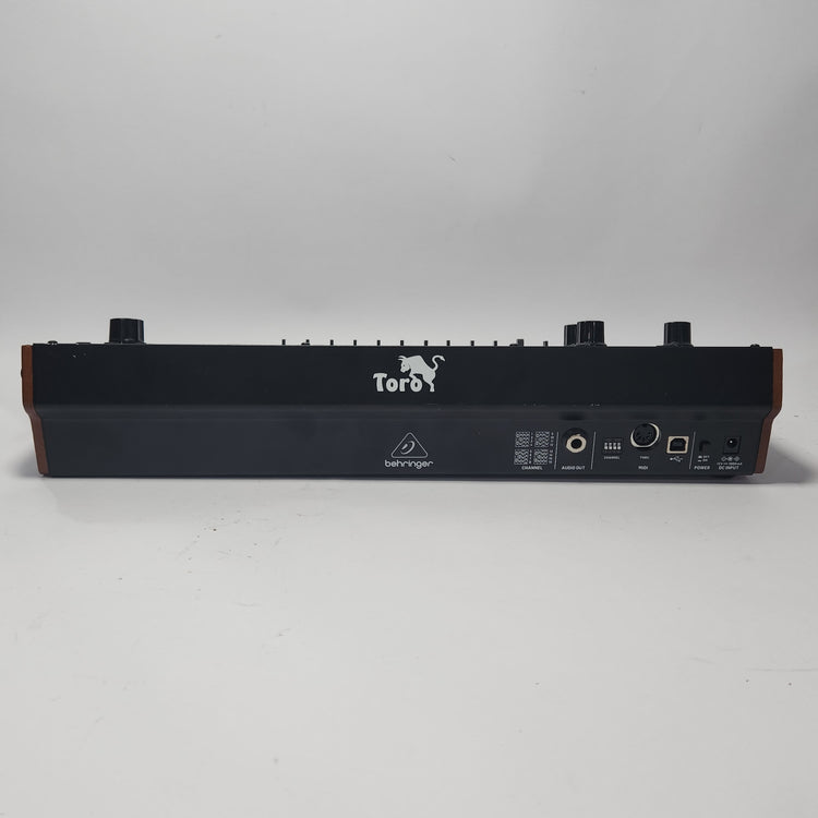 Behringer Toro