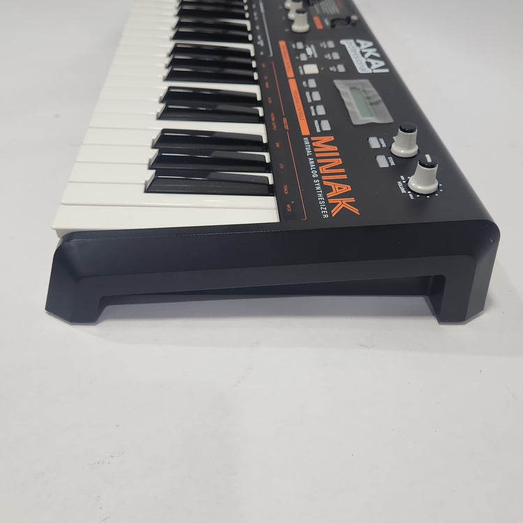 Akai MINIAK Virtual Analog Synth