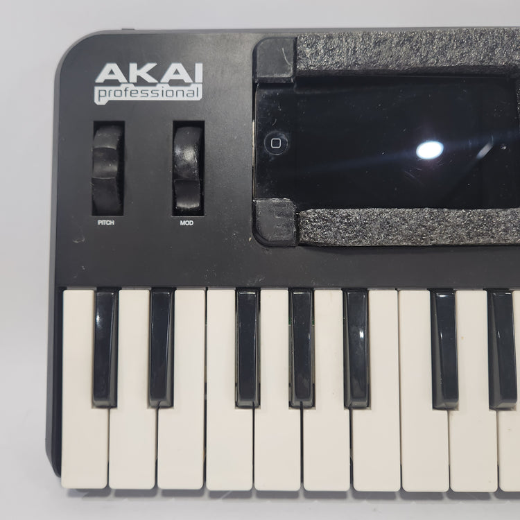 Akai Synth Station 25 and iPod Touch