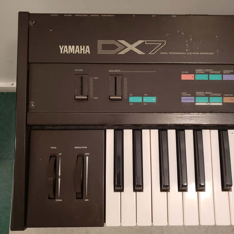 Yamaha DX7 with Grey Matter Response E!