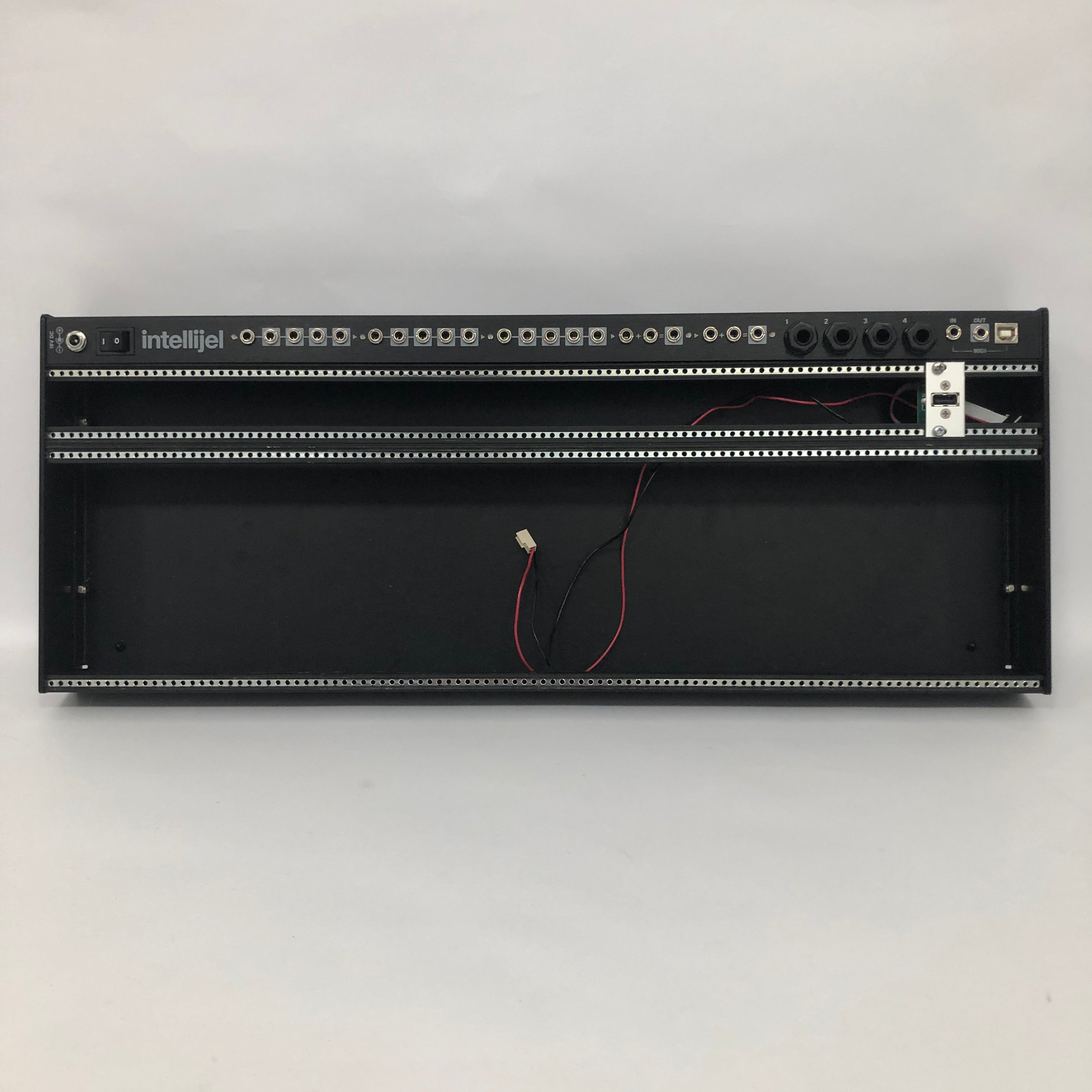Intellijel 104HP 4U Palette Case - Black with USB Power 1U, Decksaver Lid and Travel Bag