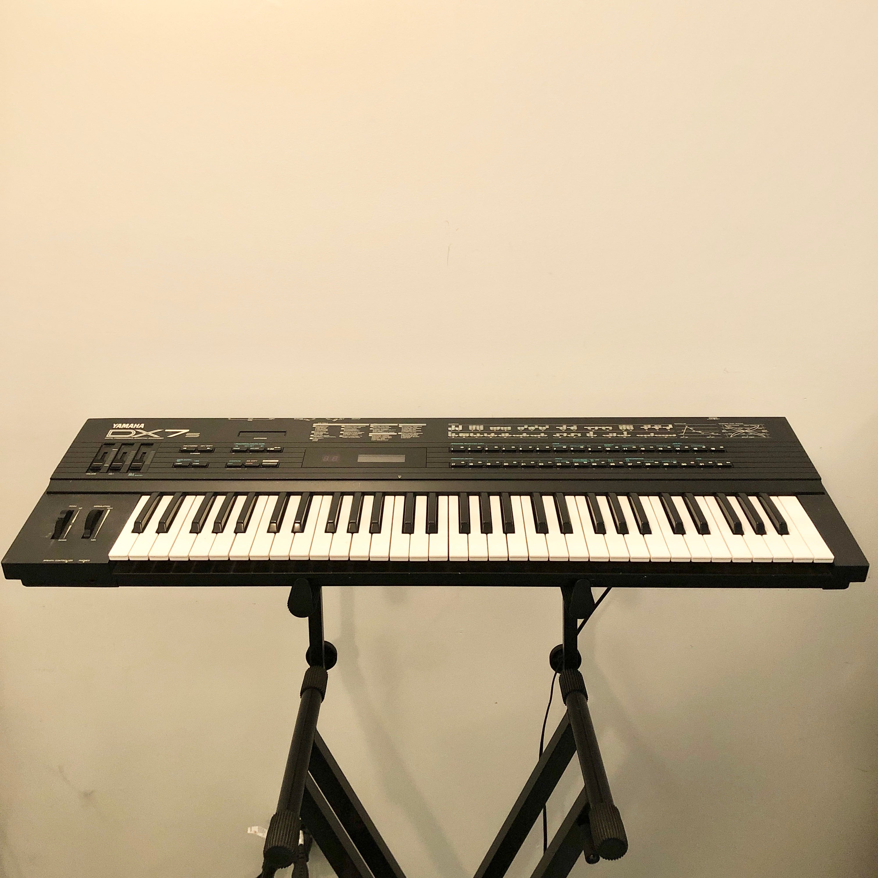 Yamaha DX7s Keyboard with Red Display Mod