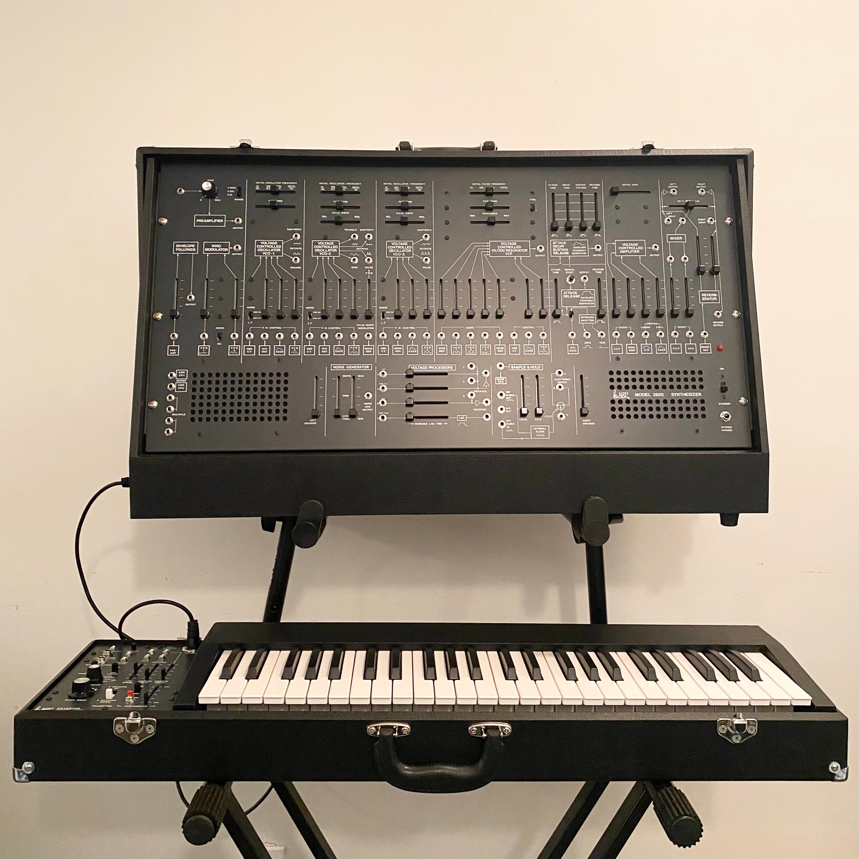 Korg ARP 2600 FS Semi-Modular Synthesizer with Keyboard and Roadcase
