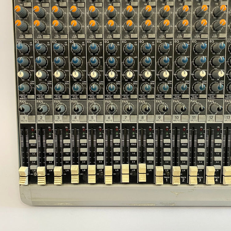 Mackie 1604-VLZ3 16-Channel Mic / Line Mixer